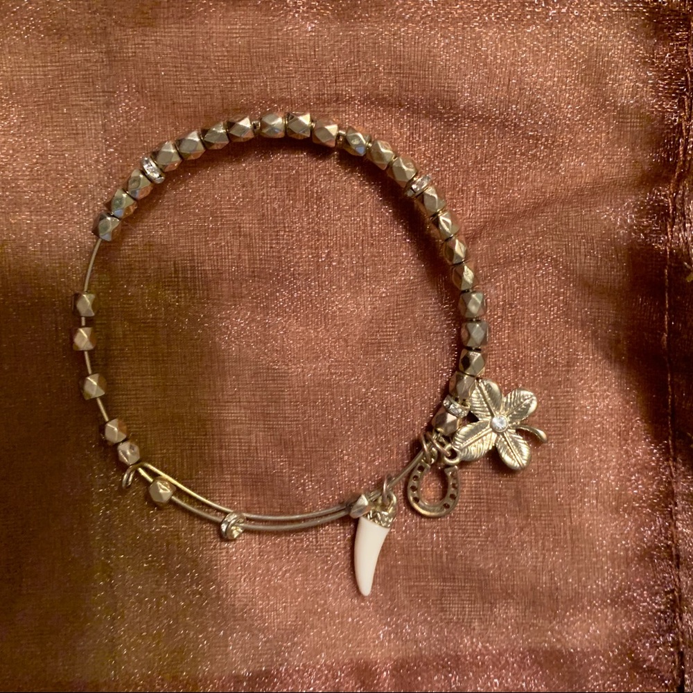 5/$25 NWT goldtone “lucky” bracelet w/ elephant tusk, 4 leaf clover & horseshoe.